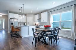 Near LakePoint Sports 4BR Home With Movie Room
