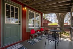 Renovated Cottage Steps from Savoy Auto Museum