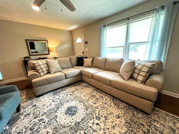 941 Pine Manor, Marietta