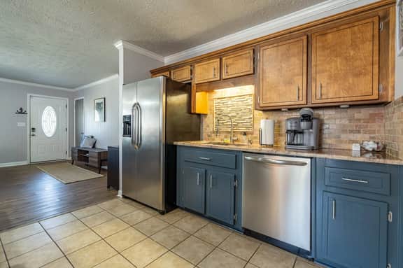 Save Midweek! 3BR Near Lake Acworth & Downtown