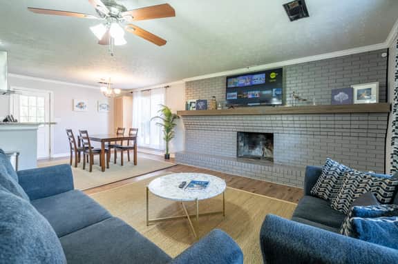 Save Midweek! 3BR Near Lake Acworth & Downtown