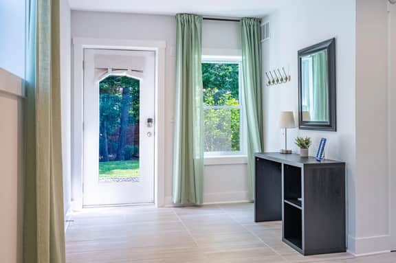 New Deals! Stylish & Modern 2BR Stay in Prime Spot