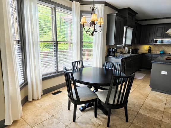 Luxury 5BR Home Near LakePoint Sports