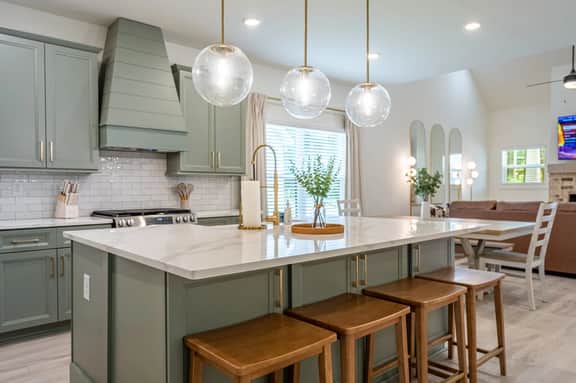 Pet-Friendly 4BR 5 Min to LakePoint with TV Room