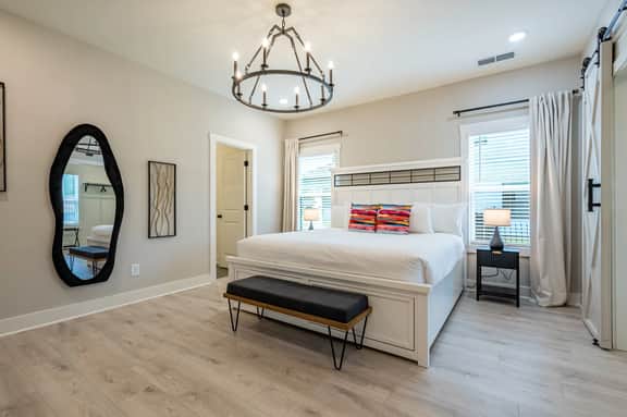 Pet-Friendly 4BR 5 Min to LakePoint with TV Room