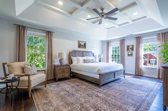 Spacious 4BR Retreat with Fire Pit near LakePoint - Image 2