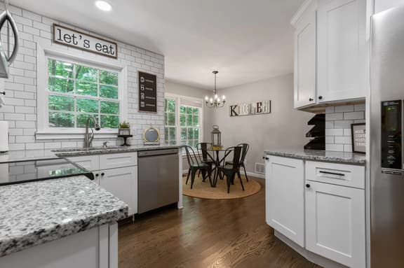 Cozy Getaway: Extended Stay, 5BR Open Air Near DT